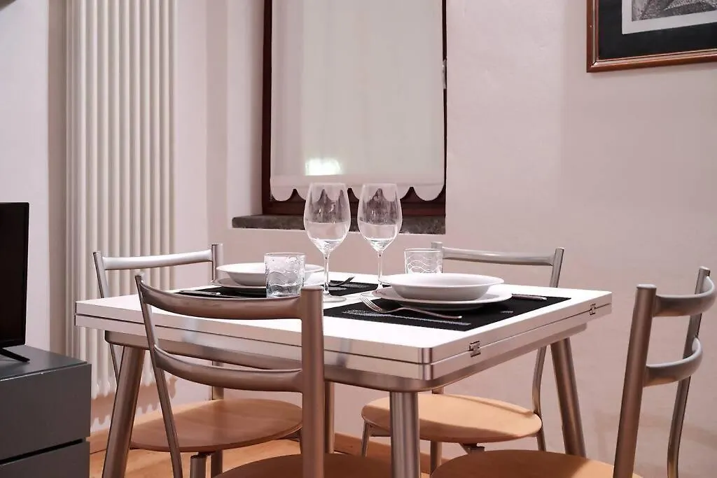 Johnny Suites Bergamo Alta 0*,  Włochy