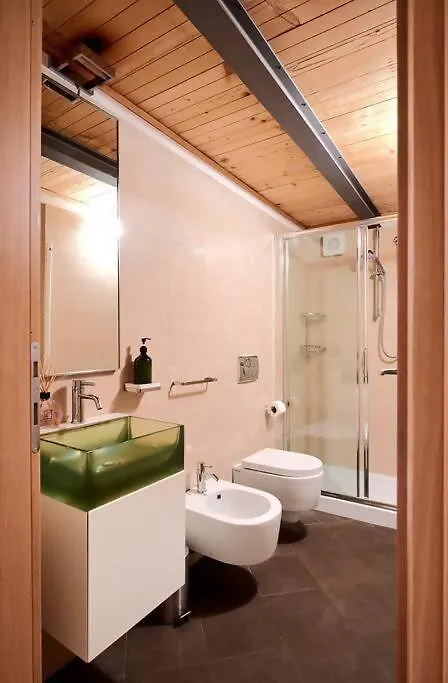 Johnny Suites Bergamo Alta 0*,  Włochy